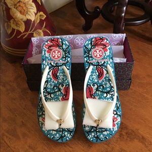 New🌟 TORY BURCH Thandie wedge flip flops